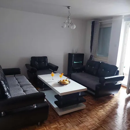 アパート Apartman Adi ヤイツェ