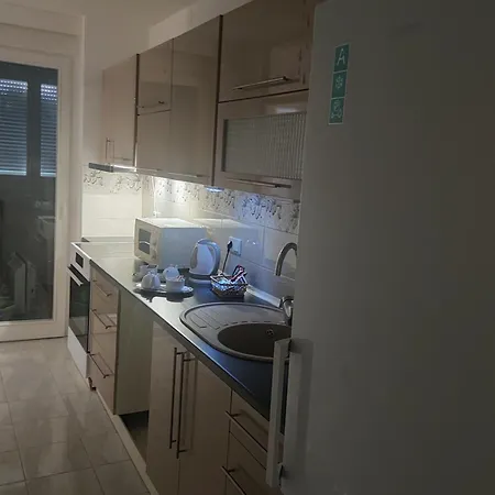 Apartman Adi アパート *